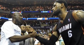 字母哥新赛季誓要超越自我，挑战火箭队，再续历史交锋传奇