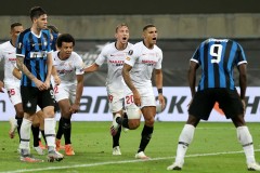 皇马官方确认！荷兰新星凯克拉尔6000万欧元加盟，刷新荷兰球员转会纪录